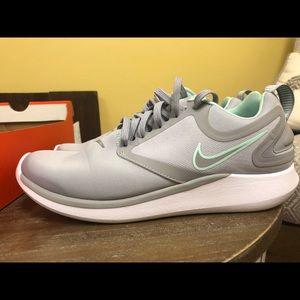 Women’s Nike Lunarsolo El